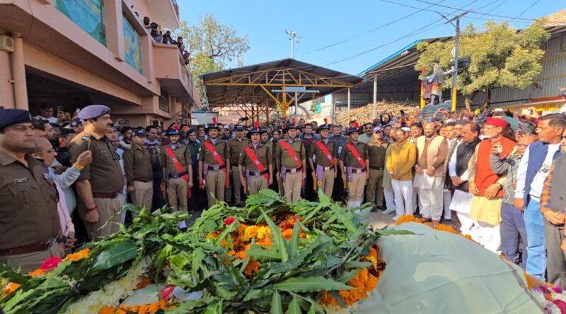 पंचतत्व में विलीन हुआ उत्तराखंड का जननायक, खड़खड़ी में हुआ दिवाकर भट्ट का दाह संस्कार