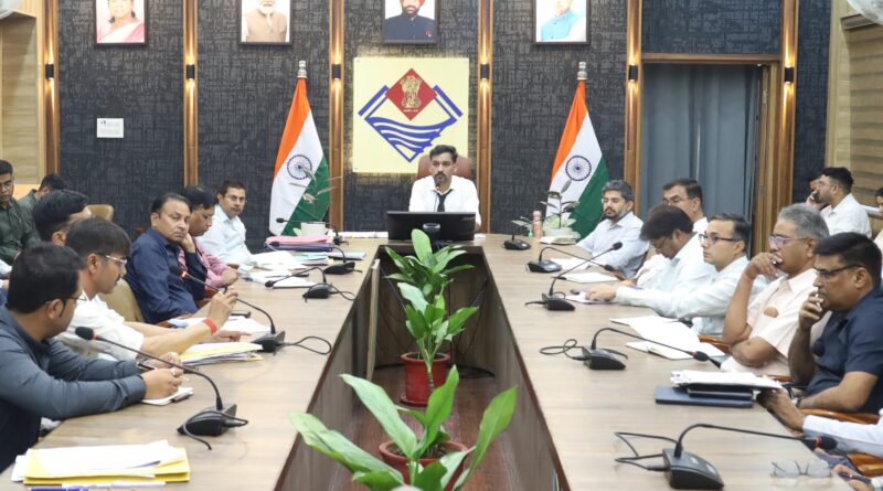बच्चों की सुरक्षा के संबंध में स्कूलों और अभिभावकों के लिए जारी होगी गाइड लाइन, डीएम ने दुर्घटना की आशंका वाले स्थान चिह्नित करने के भी दिए निर्देश