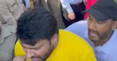 सीएम आवास कूच के दौरान बेरोजगार नर्सिंग अधिकारी ने किया हाथ की नस काटने का प्रयास, ज्योति ने छीनी ब्लेड