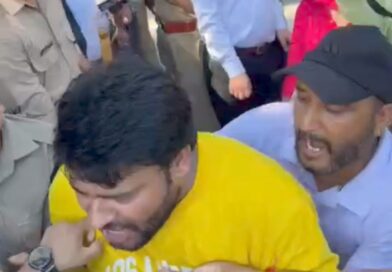 सीएम आवास कूच के दौरान बेरोजगार नर्सिंग अधिकारी ने किया हाथ की नस काटने का प्रयास, ज्योति ने छीनी ब्लेड