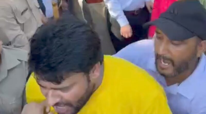 सीएम आवास कूच के दौरान बेरोजगार नर्सिंग अधिकारी ने किया हाथ की नस काटने का प्रयास, ज्योति ने छीनी ब्लेड
