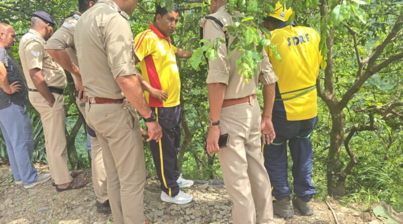 पौड़ी-देवप्रयाग मार्ग पर बोलेरो खाई में गिरी, हरिद्वार निवासी एक ही परिवार के पांच लोगों की मौत