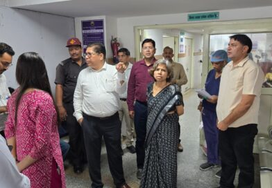 दून अस्पताल की व्यवस्थाओं के ढीले पेच कसने के लिए निदेशक ने किया निरीक्षण, अधिकारियों की बैठक भी ली