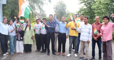 पीआईबी और आकाशवाणी-दूरदर्शन के कार्मिकों ने लहराया तिरंगा, सभी से हर-घर तिरंगा अभियान में हिस्सा लेने का आह्वान