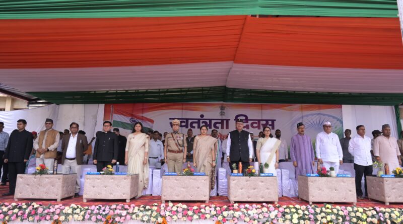 गढ़वाल मंडल में उल्लास के साथ मनाई गई स्वाधीनता की 79वीं वर्षगांठ, पौड़ी में निकाली गईं प्रभात फेरियां
