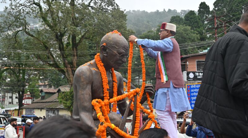 कुमाऊं मंडल में हर ओर छायी रही देशभक्ति की उमंग, प्रभारी मंत्री खजान दास ने किया ध्वजारोहण