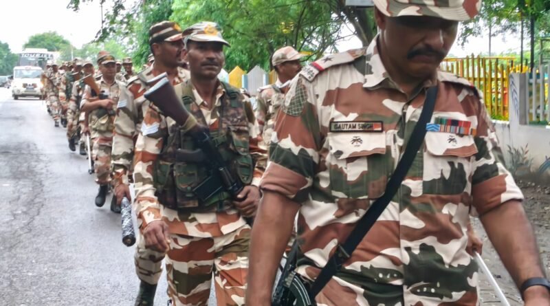 कैंट और डोईवाला में अर्धसैनिक बलों व पुलिस ने किया फ्लैग मार्च, आज ढाई घंटे और कल 2 व 3 घंटे रहेगा ट्रैफिक डायवर्जन