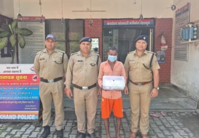 अगर आप भी पर्स और हैंडबैग के प्रति लापरवाह होकर करती हैं खरीददारी, तो हो जाएं सावधान, ठेले पर बैग रखकर गूगल-पे कर रही महिला के पर्स समेत 16.50 लाख के गहने और नकदी साफ