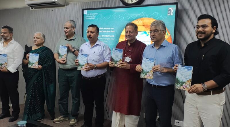 ‘मेकिंग मोलहिल्स ऑफ माउंटेन्स’ का लोकार्पण, पुस्तक में उत्तराखंड में वर्ष-2025 की 98 प्रमुख आपदा का गहन विश्लेषण