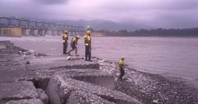 नेपाल में जल प्रलय के दृष्टिगत उत्तराखंड हाई अलर्ट पर, लोगों की मदद के लिए हेल्पलाइन नंबर किए जारी, शारदा बैराज और तटीय इलाकों में एसडीआरएफ तैनात