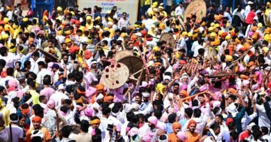 देवीधुरा बग्वाल में चार खाम–सात थोक के बीच जमकर चले फल-फूल, कुल 8 मिनट तक हुआ ‘युद्ध’