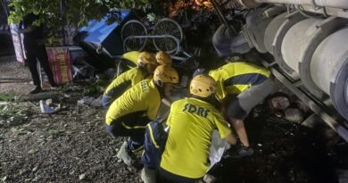 भद्रकाली मोड़ पर यात्रियों से भरी बस पलटी, सड़क किनारे बैठे दो चचेरे भाइयों की नीचे दब कर दर्दनाक मौत