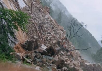 रूद्रप्रयाग में मंदाकिनी और अलकनंदा ने पार किया खतरे का निशान, प्रशासन हाई अलर्ट, चारधाम समेत अधिकांश हाईवे बंद