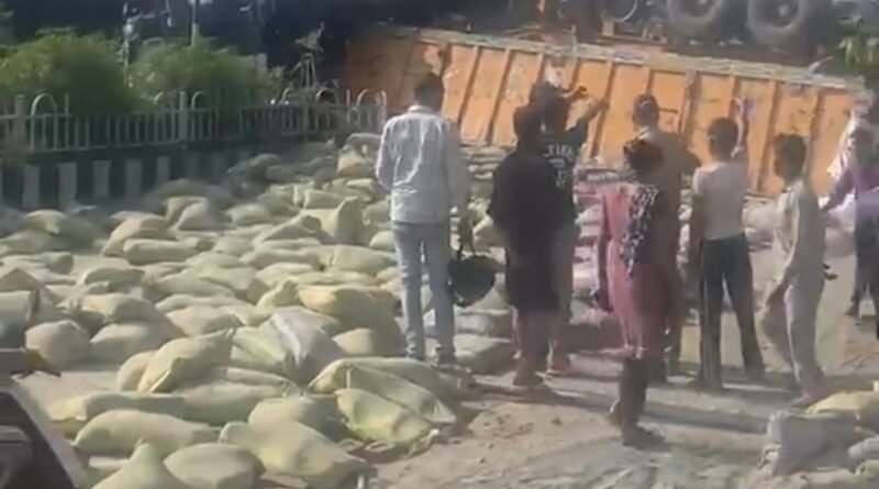 मोहब्बेवाला के ‘खूनी जोन’ में बाइक को चपेट में लेकर पलटा कंटेनर ट्रक, एक की मौत, दो गंभीर