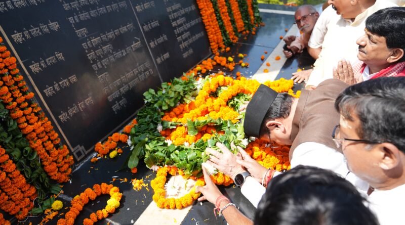 रामपुर तिराहा पहुंचकर उत्तराखंड के मुख्यमंत्री ने राज्य आंदोलन के बलिदानियों को किया याद, शहीदों के निवास क्षेत्र में प्रतिमाएं स्थापित करने की घोषणा