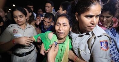 इंडिया गेट पर रातभर धरना-प्रदर्शन के बाद अंकिता भंडारी के माता-पिता और कांग्रेस सांसदों समेत कई हिरासत में, उत्तराखंड में आज शाम कांग्रेस का मशाल जुलूस