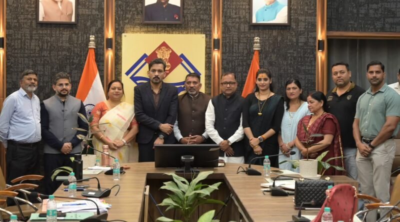 डीपीसी के लिए 26 सदस्य निर्विरोध और 4 बैलेट से चुने गए, देहरादून नगर निगम से सभी 15 सदस्य भाजपा के, जिला पंचायत से कांग्रेस वजनदार
